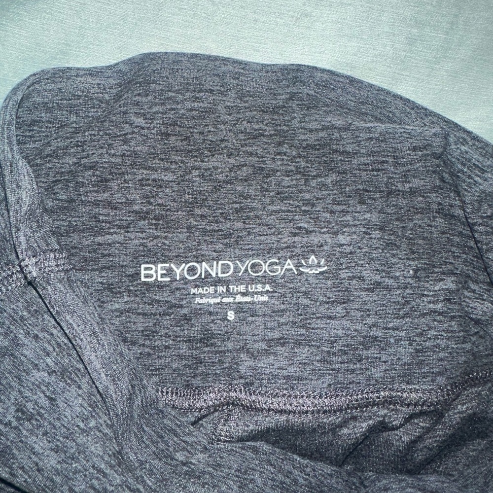 Beyond Yoga Charcoal Leggings - Picture 3 of 3
